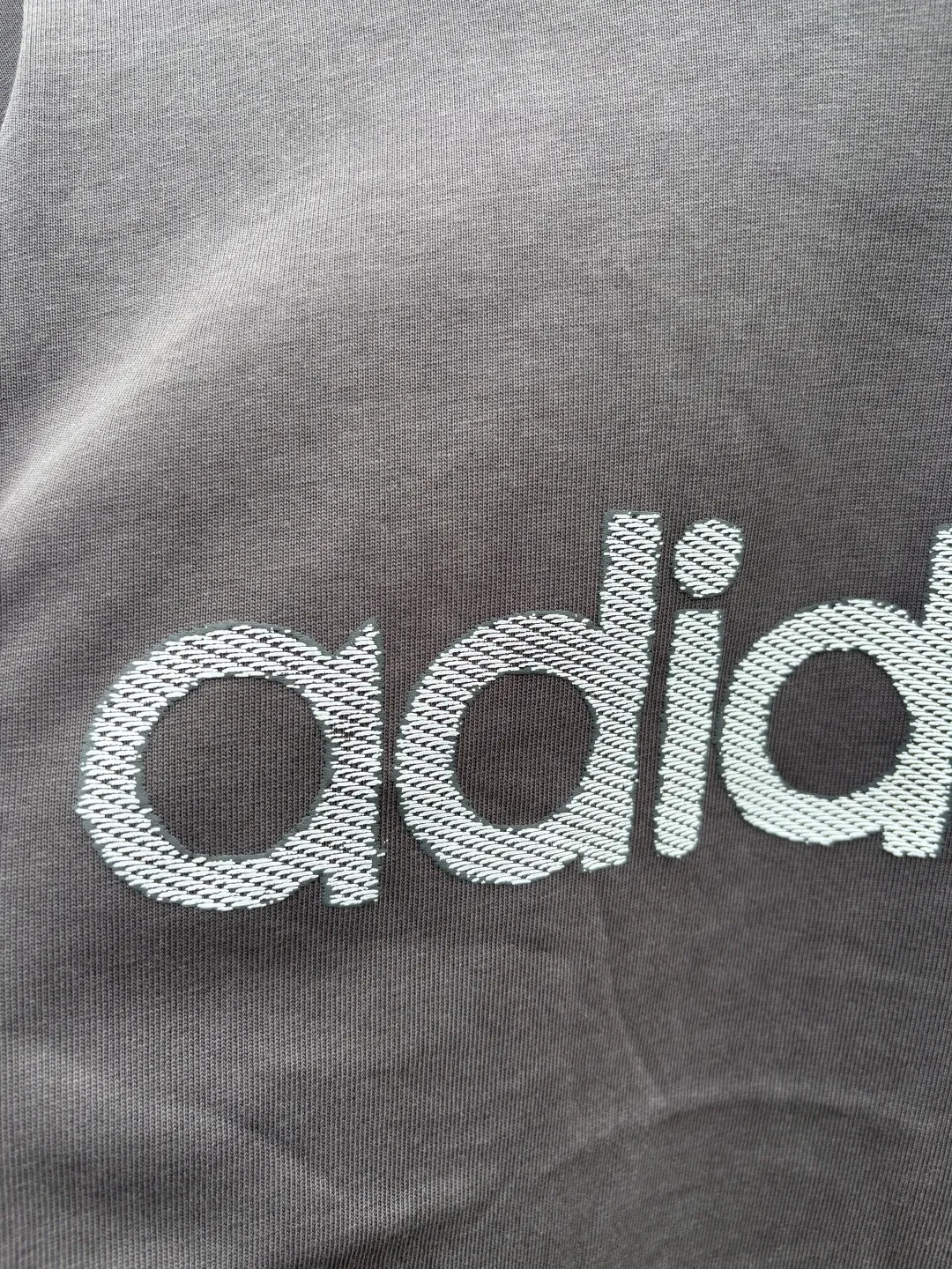 𝟬𝟱𝟰𝟰#Exclusive real shot/difference between various stolen pictures and online version on the market [𝗮𝗱𝗶𝗱𝗮𝘀Adidas Clover & Wang Hexi Same Style Contrast Retro T-shirt] ✅This Retro contrast T-shirt directly brings out the American Retro feel. Classic round neck contrast hemming design, white and red Dark Gray is available in two colors, no matter the skin color or body shape, the same style for men and women can be easily chosen as a couple's style! . ✅ Original mold opening, pure original/tag washed wheat ribbon individually coded/full set of 1:1 customized accessories ➕Customized three-label ➕𝗬𝘂𝗮𝗻 version of the tag ➕𝗹𝗼𝗴𝗼 packaging bag🔥 ➕Scan the QR code to enter the official website. Complete with three labels! Perfect Quality! Highly recommended! ✅Top version, ins Xiaohongshu Kuaishou = lots of bloggers’ outfits. ✅Adi’s absolute Hot Sale star Same Style details are online, feel free to compare! The iconic Adidas logo embellishes the chest, highlighting the brand's charm. Fixed color and classic three-bar stripes, classic will never go out of style! Versatile is not picky, the original model is perfect for the upper body, so buy it with your eyes closed! ✅Easily adaptable to various sports or daily leisure scenes. Whether you are running for fitness or hanging out on the street, it can keep you full of energy without losing the sense of fashion. ✅Complete sizes to meet the needs of different body shapes! Color;Dark Gray Size S-XXL